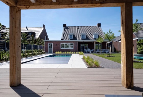 Zwembadafdekking heeft meerdere voordelen - Compass Pools.