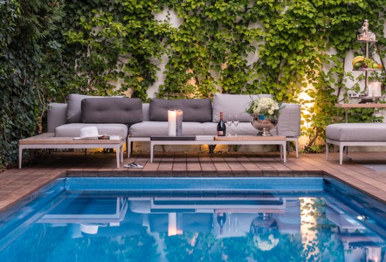 Maak van je staycation een langdurige droomvakantie met een zwembad in de tuin - Compass Pools.