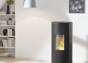 Een ronde pelletkachel uit Oostenrijk die je zonder navullen 22 uur kan gebruiken - RIKA: De Oostenrijkse kachel