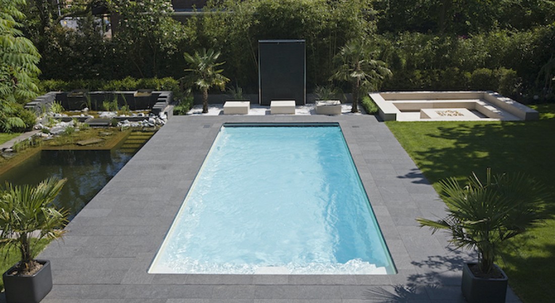 Genieten van een sprankelend zwembad