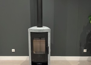 Een houtkachel speciaal ontworpen om in een hoek te plaatsen - RIKA: De Oostenrijkse kachel