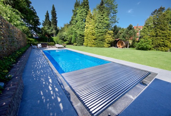 De voordelen van goede zwembadafdekking - Compass Pools.