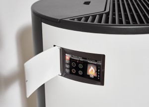 Een ronde pelletkachel uit Oostenrijk die je zonder navullen 22 uur kan gebruiken