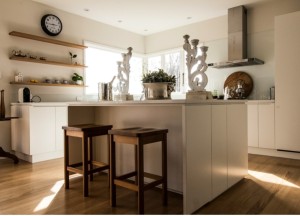 Een houten vloer in de keuken: belangrijke aandachtspunten - 