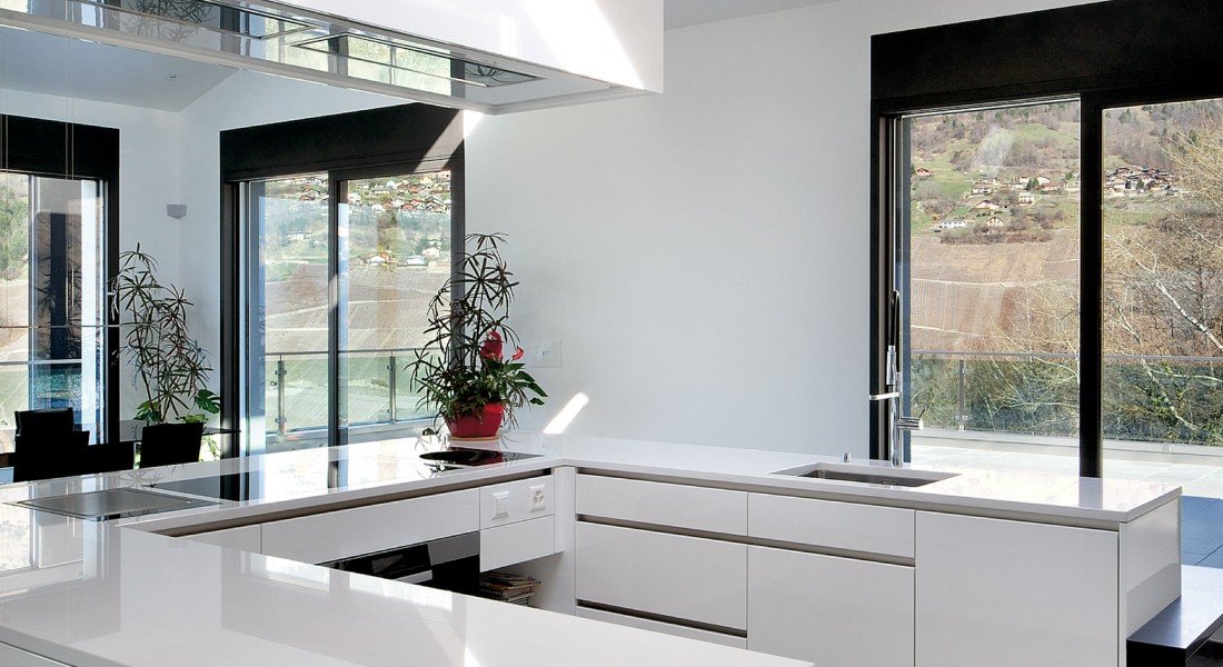 Zonwering op zonne-energie voor lichtkoepels 