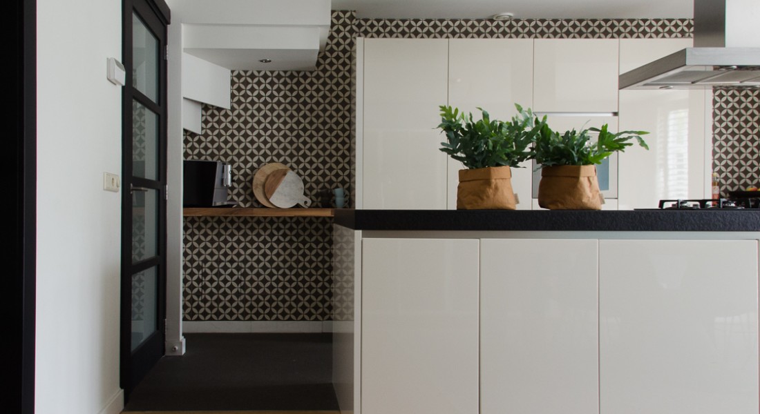 Speel met tegels voor de perfecte wandafwerking