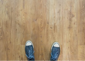 Zo voorkom je krassen en vlekken in een parketvloer - 