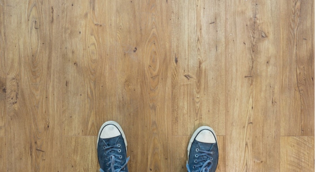 Zo voorkom je krassen en vlekken in een parketvloer