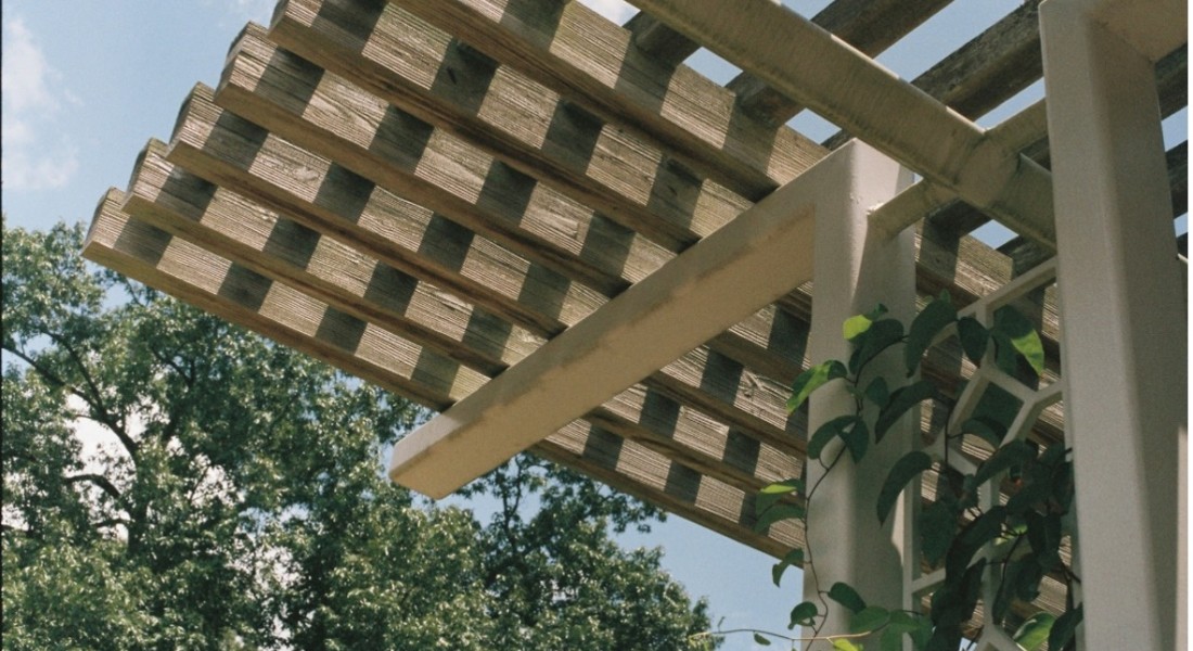 Zo blijft jouw houten pergola langer mooi