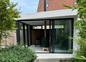 Een moderne tuinloft met een gezellige haard - Art of Fire