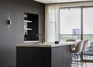 Stijlvolle keuken in rustige houtlook | DecoLegno - 