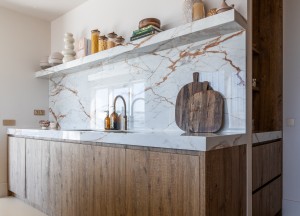 Rustiek hout en luxe natuursteen | DecoLegno