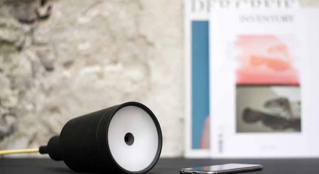 In the spotlight, projector in een lamp