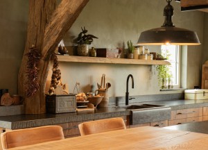 Kijk binnen: landelijke houten keuken - 