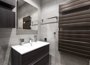 Een elektrische handdoekradiator zorgt voor comfort en stijl in je badkamer - 