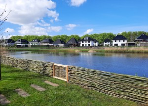 Natuurlijk en uniek: een wilgentakkenschutting van Wilhout - 
