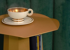 Een tafel van gevouwen staal - 