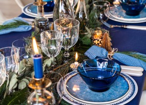 Sfeervol aan tafel in een kerst interieur - 