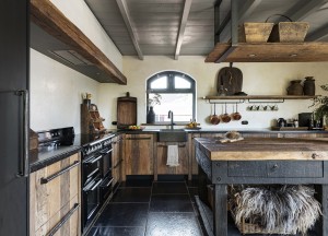 Keuken met landelijk karakter en een stoer randje | RestyleXL