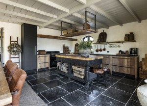 Keuken met landelijk karakter en een stoer randje | RestyleXL