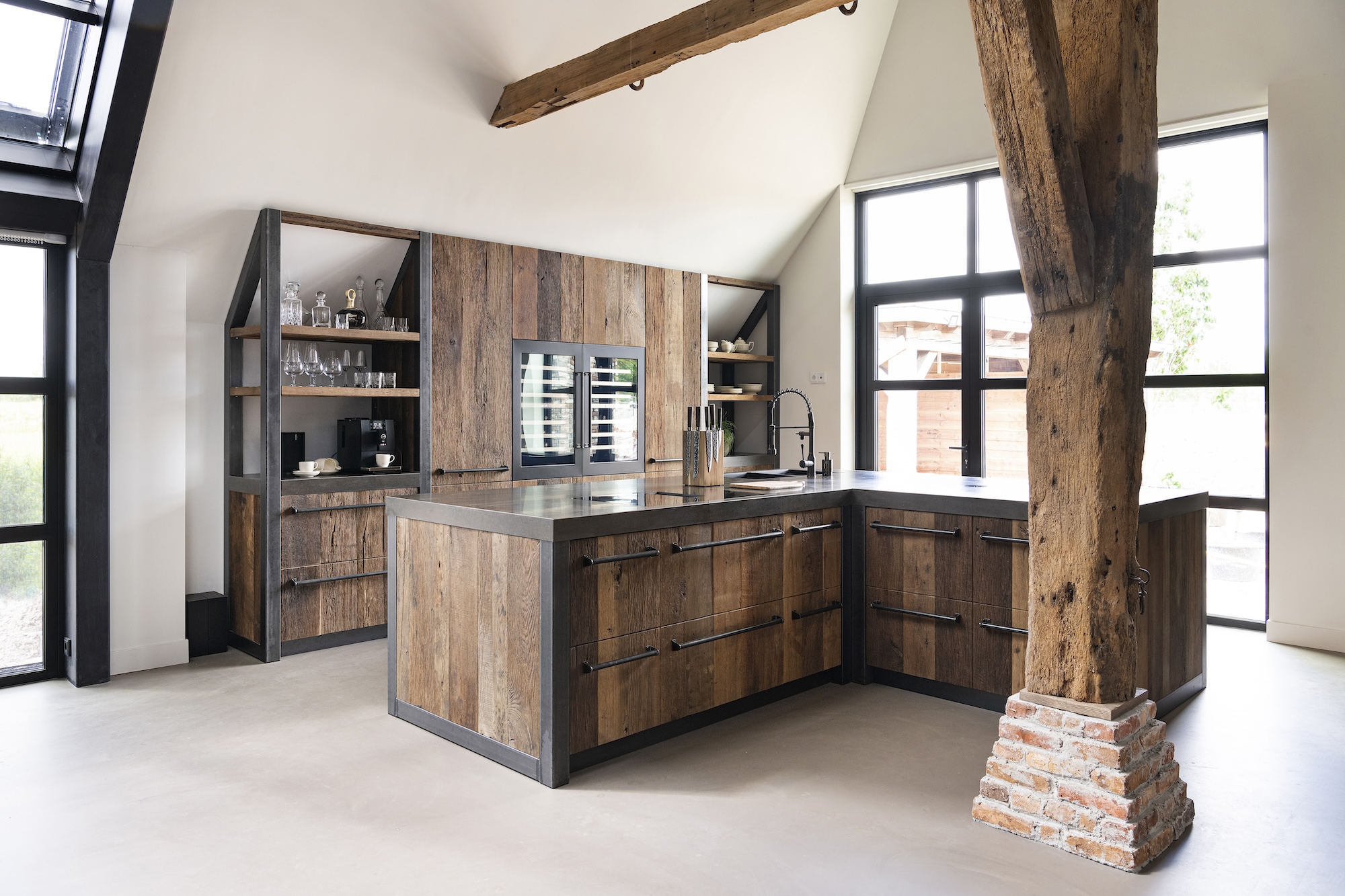 Landelijk industrieel in een boerderij | RestyleXL