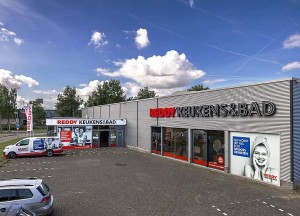 Warme sfeer en functionaliteit: Keukens Lelystad en keukens Klazienaveen bij Reddy Keukens - 