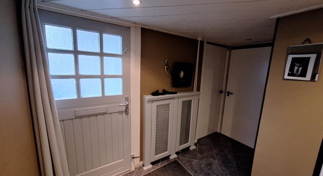 Kleur in de hal: een gewaagde keuze of juist een slimme zet?