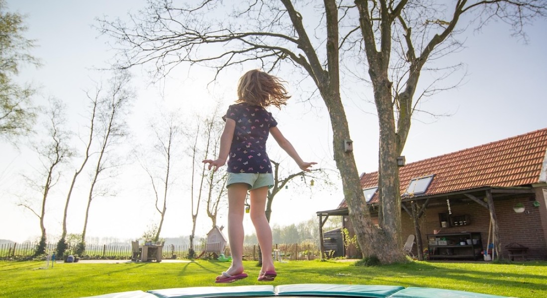 Klaar voor een trampoline in je tuin? Hier is wat je nodig hebt