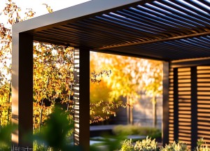 Een aluminium overkapping lamellen voor een flexibel buitenleven - 