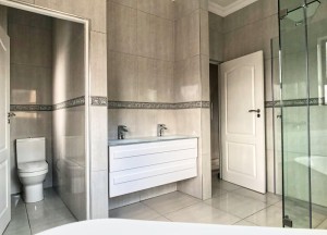 Slimme vloeroplossingen voor de badkamer: stijlvol én waterbestendig - 