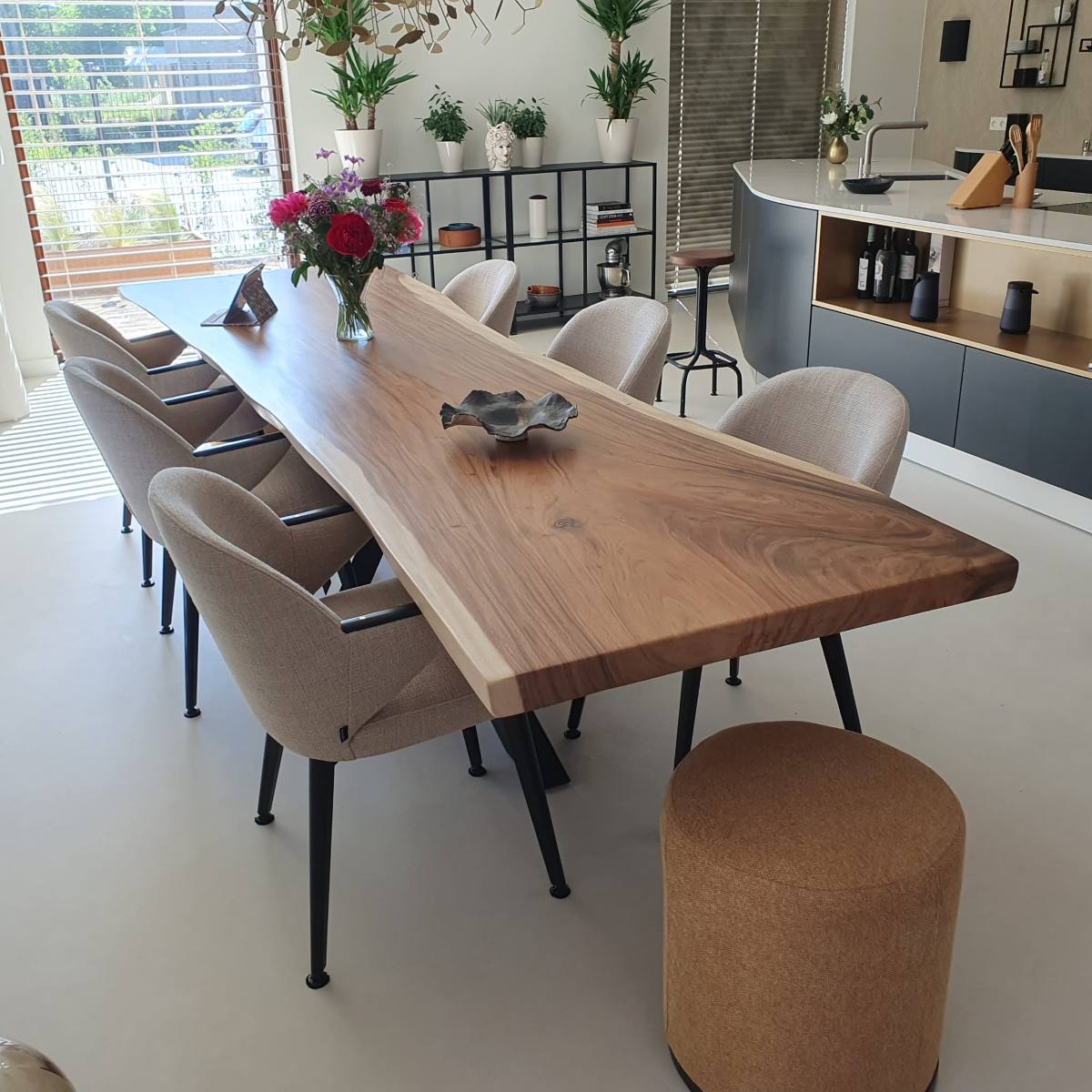 Teakhouten boomstamtafel met spinpoot | Woodindustries