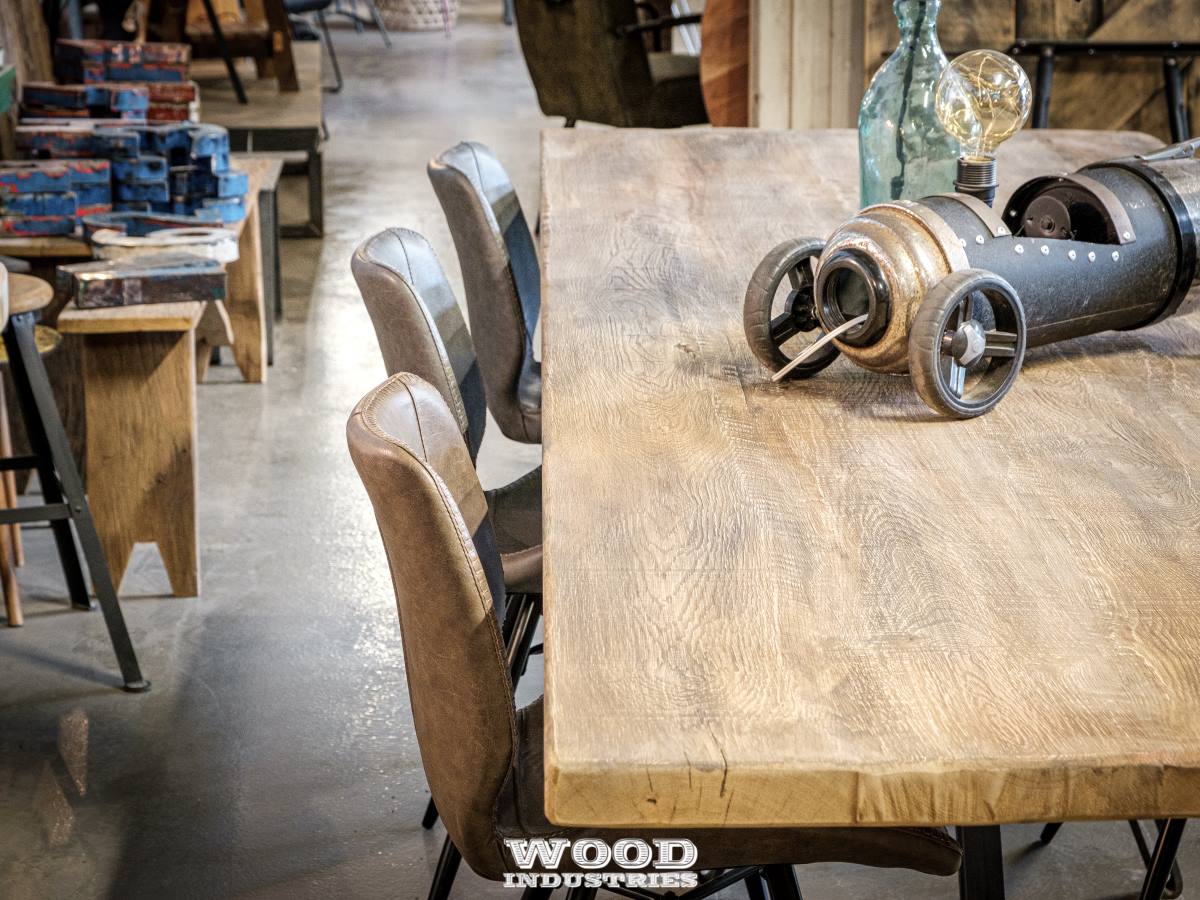 Robuust oud eikenhouten eettafel | Woodindustries
