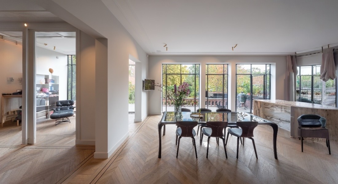 De perfecte combinatie van houten vloeren en onzichtbare vloerverwarming