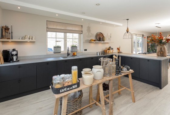 Binnenkijken in een keuken met lef én warmte - Tieleman Keukens