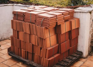 Zo combineer je buitenvloertegels met een moderne tuininrichting - 