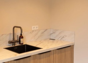 Japandi-woonkeuken in Bergschenhoek | Keukenspecialisten.nl