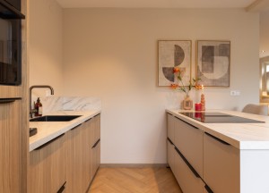 Japandi-woonkeuken in Bergschenhoek | Keukenspecialisten.nl - 