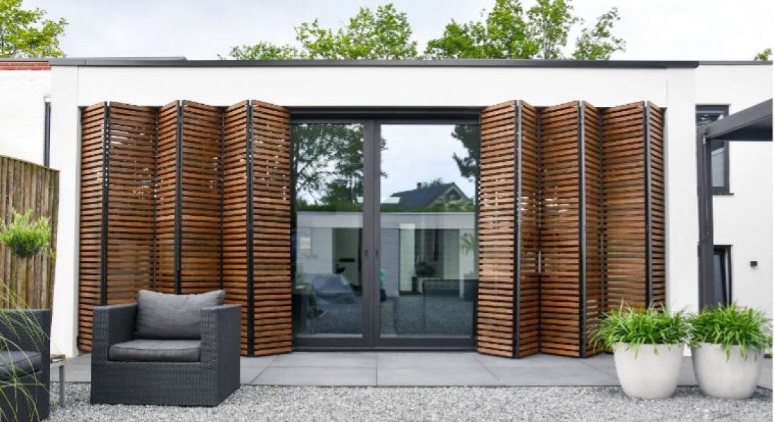 Moderne woning? Maak het compleet met houten zonwering