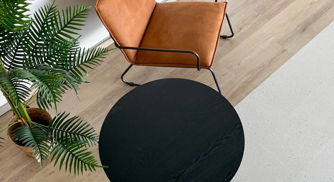 Stijlvol verbonden: PVC-planken en -tegels zonder zichtbare overgang