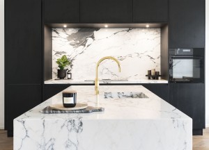 Luxe keuken met marmeren kookeiland | Kitchenstudio - 