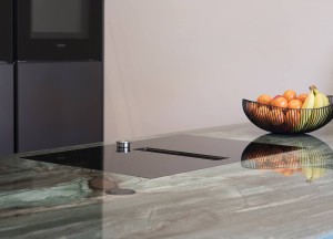 Maatwerk keuken met donkergroen kookeiland | Kitchenstudio