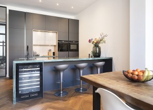 Maatwerk keuken met donkergroen kookeiland | Kitchenstudio