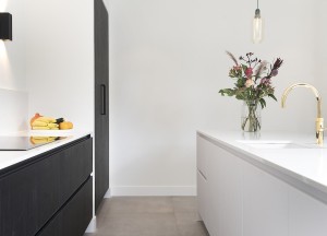 Luxe maatwerk keuken in zwart wit | Kitchenstudio