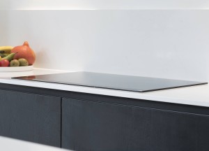 Luxe maatwerk keuken in zwart wit | Kitchenstudio