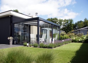 Aluminium overkappingen: genieten van de tuin in de herfst