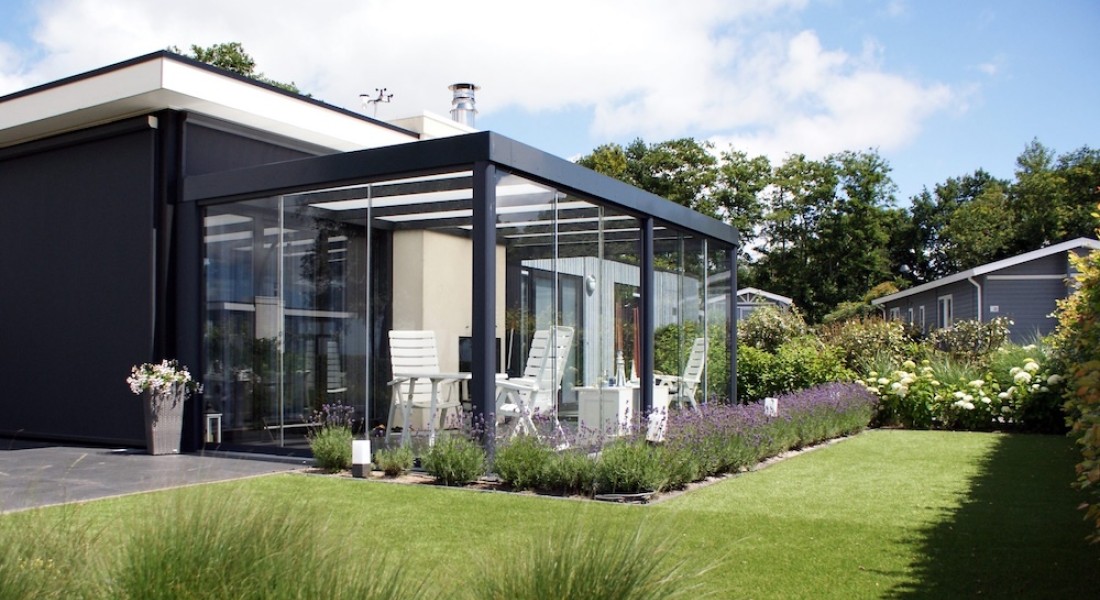 Aluminium overkappingen: genieten van de tuin in de herfst