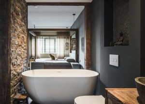 Wellnessgevoel in huis met een houten badkamermeubel - RestyleXL