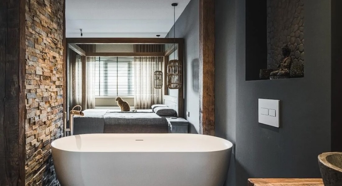 Wellnessgevoel in huis met een houten badkamermeubel