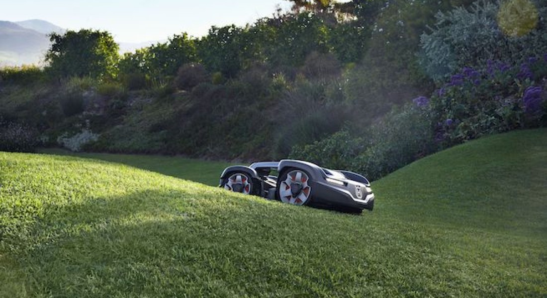 Robotgrasmaaier met vierwielaandrijving