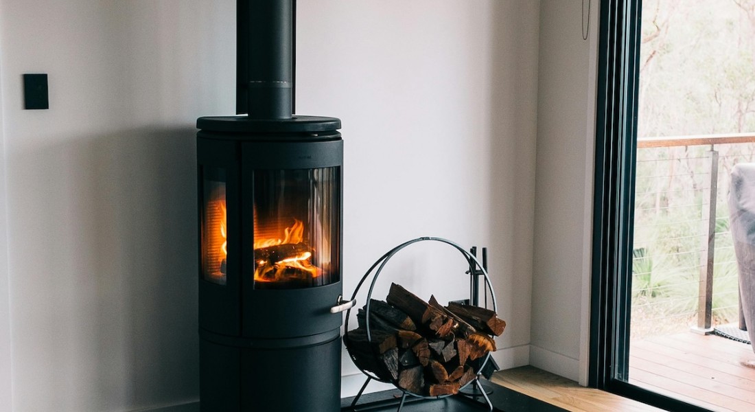 Onderzoek TAUW: houtkachels stoten minder uit